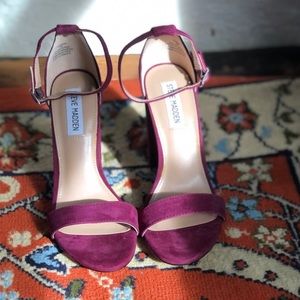 Wine colored Steve Madden suede chunky heels. Sz 7.